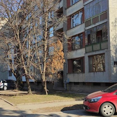 Уютен Апартамент В Търговище - 2 Спални И Кухня Dış mekan fotoğraf