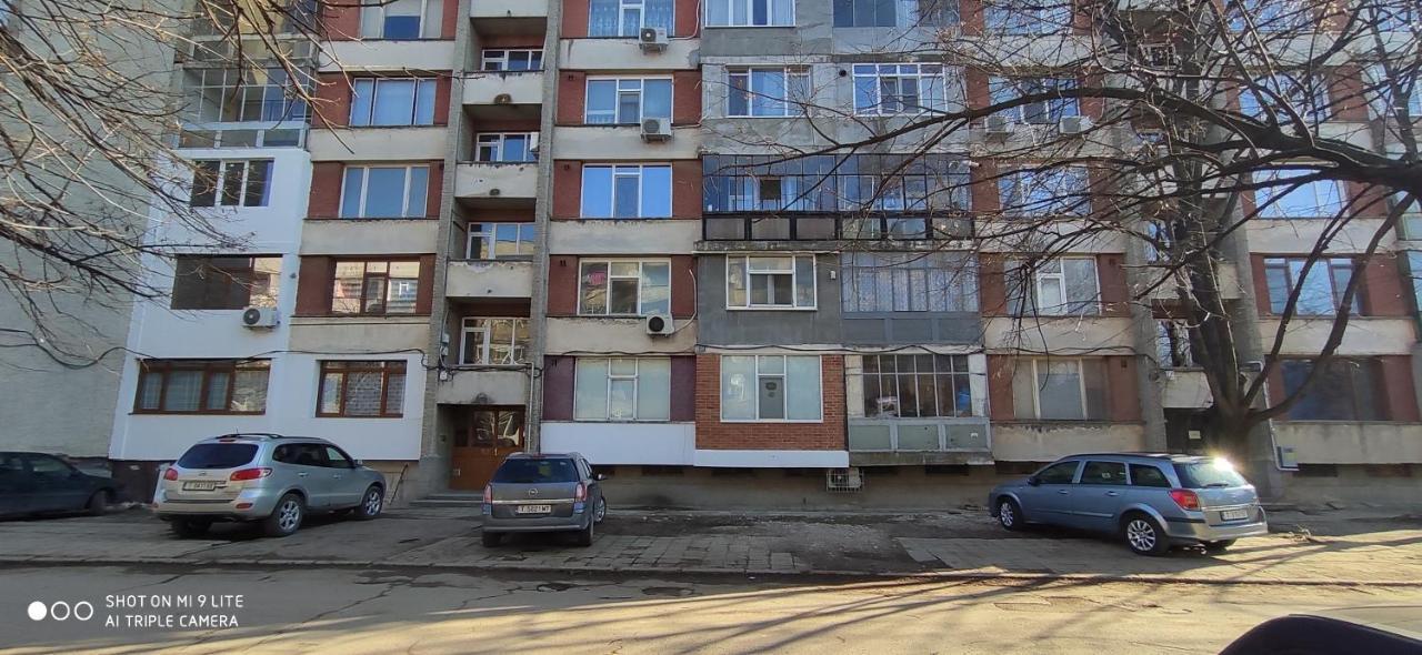 Уютен Апартамент В Търговище - 2 Спални И Кухня Dış mekan fotoğraf