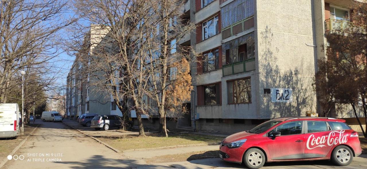 Уютен Апартамент В Търговище - 2 Спални И Кухня Dış mekan fotoğraf